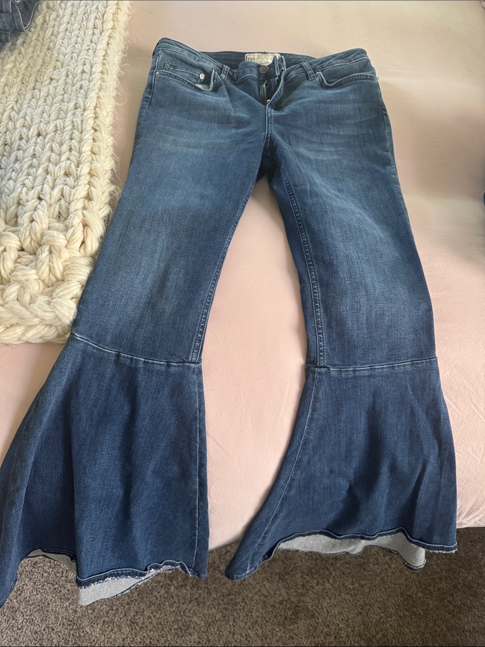 Women's Free People Dark Blue Flared Hem Jeans 29